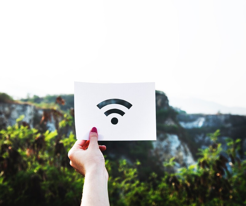 le symbole du wifi sur une feuille papier